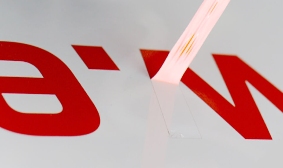 ステッカーやシールなどははがしておく